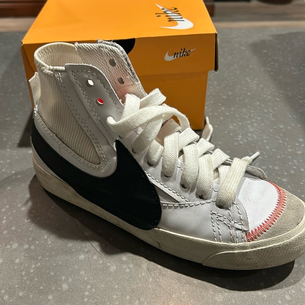 NIKE Blazer mid 77